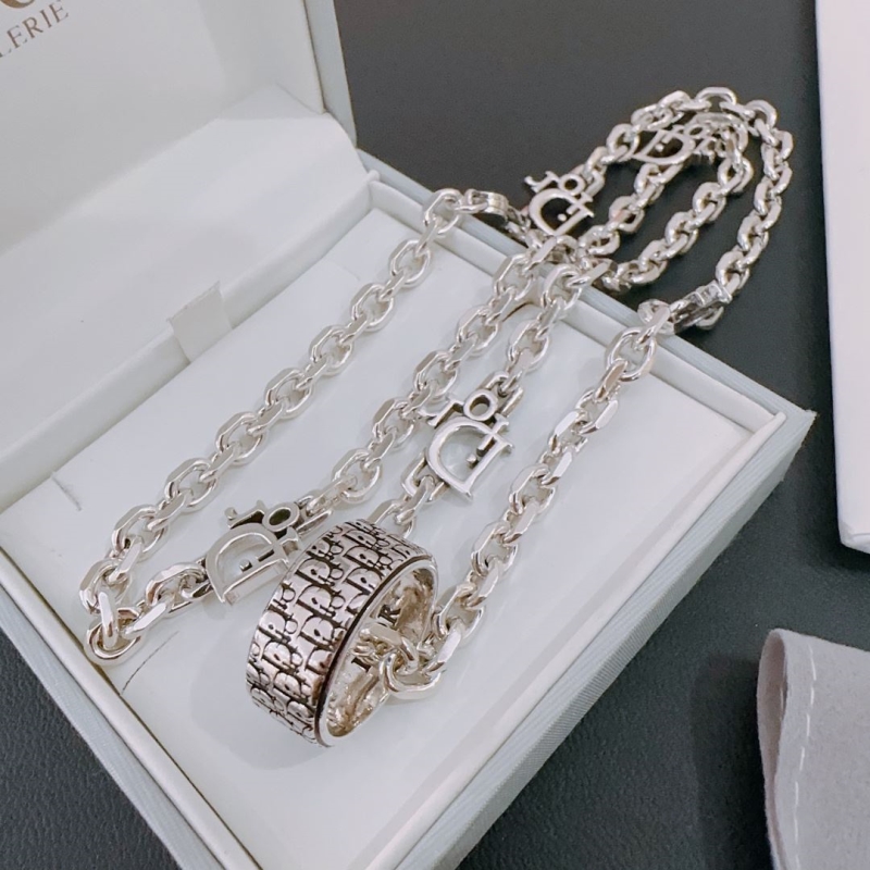 chr1st1an D10r necklaces